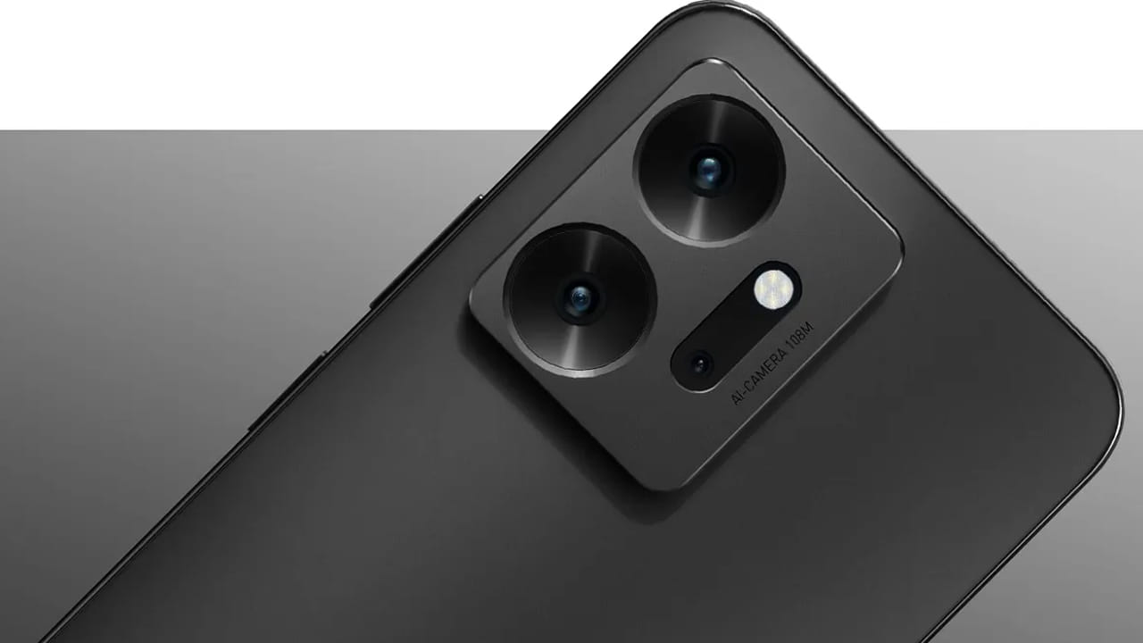 ఇక ఈ స్మార్ట్ ఫోన్ ఫీచర్ల విషయానికొస్తే ఇందులో 6.78 ఇంచెస్ ఫుల్ హెచ్డీ+ అమోఎల్ఈడీ డిస్ప్లేను అందించారు. 2,400x1,080 పిక్సెల్తో కూడిన కర్వ్డ్ డిస్ప్లే ఈ స్మార్ట్ ఫోన్ సొంతం. 144Hz రిఫ్రెష్ రేట్, 360Hz టచ్ శాంప్లింగ్ రేట్ను ప్రత్యేకంగా అందించారు.