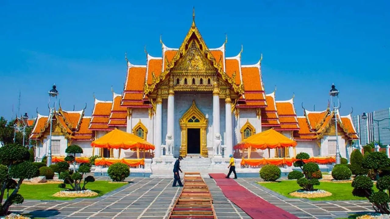 ప్రపంచంలోని ఇష్టమైన పర్యాటక ప్రదేశాలలో థాయిలాండ్ ఒకటి. ప్రతి సంవత్సరం లక్షల మంది పర్యాటకులు ఇక్కడికి వస్తుంటారు. ఈ ప్యాకేజీ అక్టోబర్ 2023లో ప్రారంభమవుతుంది. IRCTC ట్వీట్ చేయడం ద్వారా ఈ టూర్ ప్యాకేజీ గురించి సమాచారాన్ని ఇచ్చింది. ఇలా చెప్పుకుంటూ పోతే.. మీరు థాయిలాండ్ అందమైన దృశ్యాలను చూడాలనుకుంటే.. మీరు IRCTC ఈ అద్భుతమైన టూర్ ప్యాకేజీని పొందవచ్చు. 