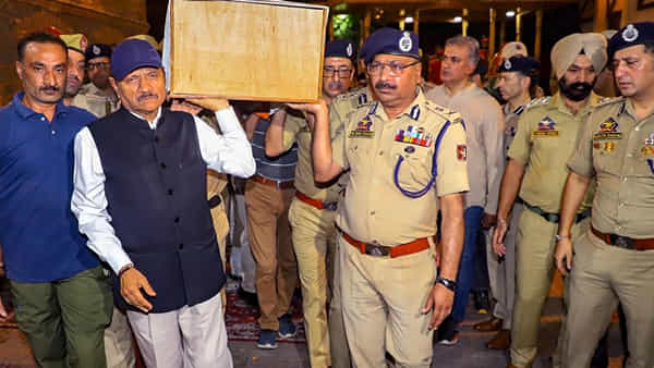 Jammu Kashmir: కశ్మీర్లో కొనసాగుతోన్న ఉగ్రవాదుల సెర్చ్ ఆపరేషన్.. మరో జవాన్ వీర మరణం