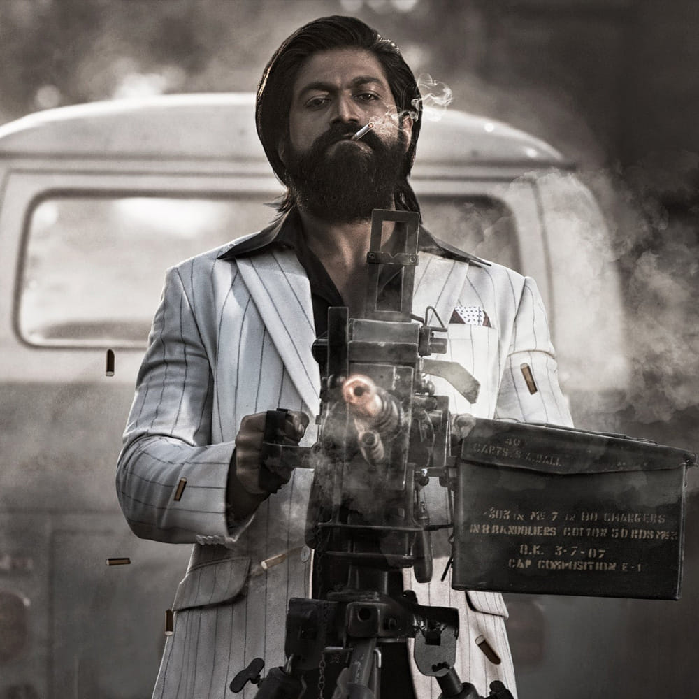 అనుకున్నది సాధించాడానికి కథానాయకుడు ఎంత వయలెంట్‌గా మారితే హీరోయిజం అంతే బాగా ఎలివేట్ అవుతుందన్నది నయా జమానా సినిమా ట్రెండ్‌. తన పేరు ఓ బ్రాండ్‌గా నిలిచిపోవాలన్న కల రాకీబాయ్‌కిది అందుకే ముంబై వీదుల నుంచి కోలార్‌ గోల్డ్ ఫీల్డ్స్ వరకు అడ్డొచ్చిన ప్రతీ ఒక్కరిని అంతం చేసిన అనుకున్న  సాధించాడు.