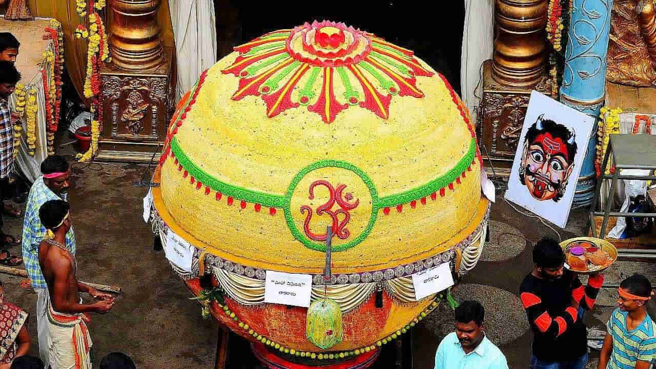 Ganesh Laddu Auction: అదరహో అన్నట్లుగా లంబోదరుని లడ్డూ వేలం.. గత రికార్డులు బ్రేక్‌ చేస్తూ పోటాపోటీగా..