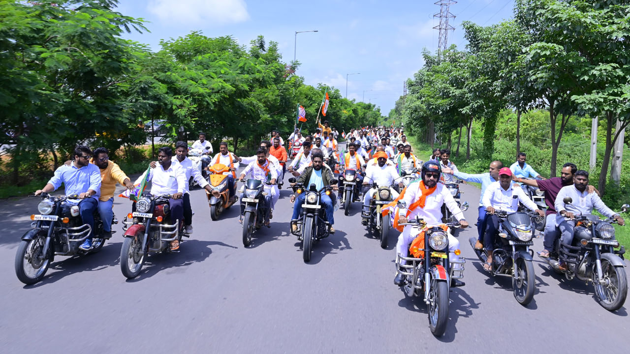 BJP Bike Rally సైనికులు మరణించిన స్థలాలను స్మారక చిహ్నాలుగా డిమాండ్