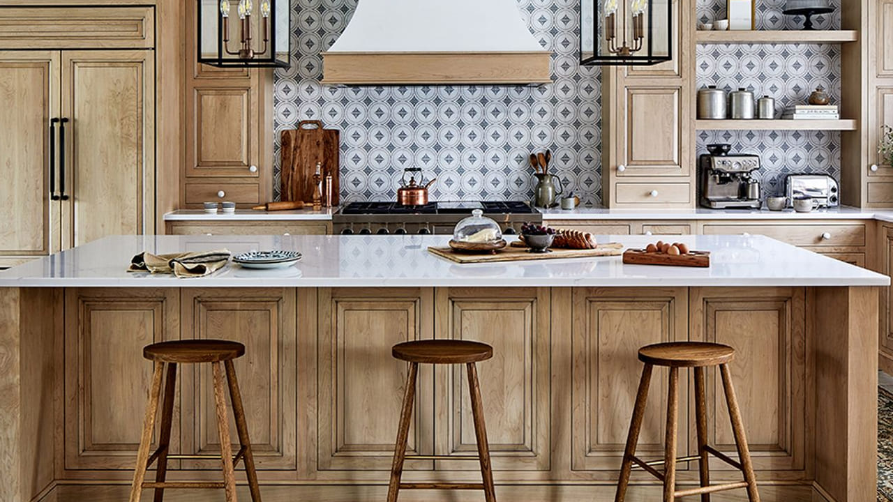 అందరి ఇళ్లలో కూరలు, ఇతర వంటకాలు చేయడానికి పాన్‌ వాడుతుంటాం. కానీ, పని పూర్తయిన తర్వాత, దానిని క్లీన్ చేసి బోర్లా పెడతారం. అయితే, వాస్తు శాస్త్రం ప్రకారం.. ఇలా బోర్లించడం సరికాదు. 