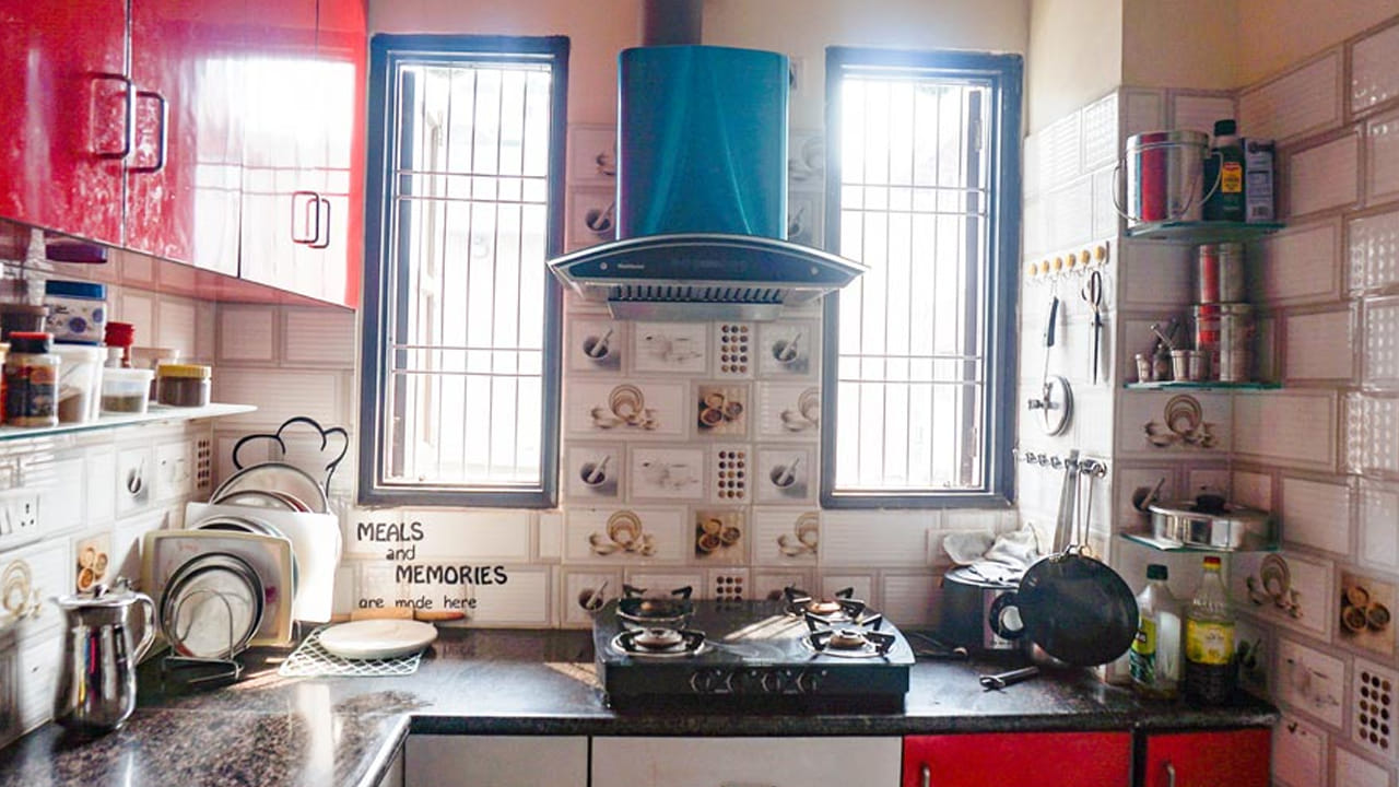 Vastu Tips: నిత్యం ఆరోగ్య సమస్యలు వెంటాడుతున్నాయా.? వంటింట్లో ఈ వస్తువులు ఉన్నాయేమో చూసుకోండి..