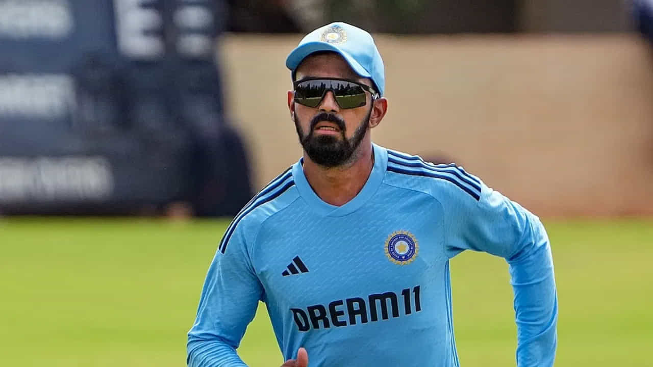 నివేదికల ప్రకారం, ఆసియా కప్‌ను చూసేందుకు శ్రీలంకకు వచ్చిన సెలక్షన్ కమిటీ చైర్మన్ అజిత్ అగార్కర్ అక్కడ కెప్టెన్ రోహిత్ శర్మ, కోచ్ రాహుల్ ద్రవిడ్‌లను కలుసుకుని జట్టును ఎంపిక చేశారు. దీంతో పాటు రాహుల్ ఫిట్‌నెస్‌పై చర్చ జరగగా, వైద్య బృందం గ్రీన్ సిగ్నల్ ఇవ్వడంతో అతడిని జట్టులోకి ఎంపిక చేసినట్లు సమాచారం.