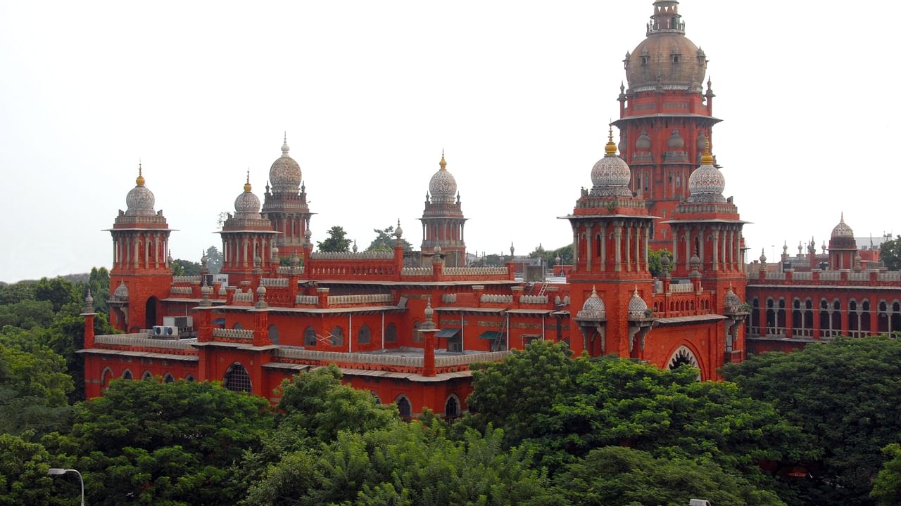 Madras High Court: మద్రాస్ హై కోర్టు శాశ్వత న్యాయమూర్తిగా శ్రీ శ్రీ కూతురు మాలా నియామకం..