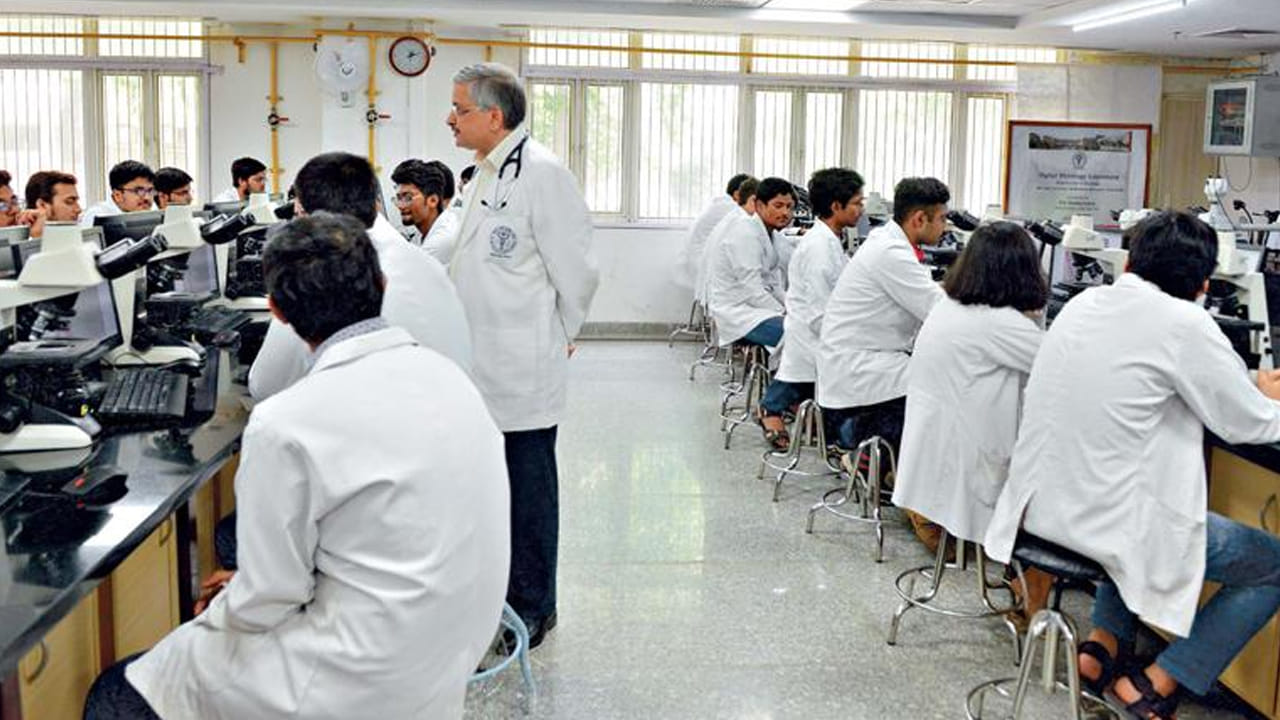 ఏపీ, తెలంగాణలో ఇవాళ మెగా మెడికల్ డే.. 14 మెడికల్ కాలేజీలను ప్రారంభించనున్న సీఎంలు..