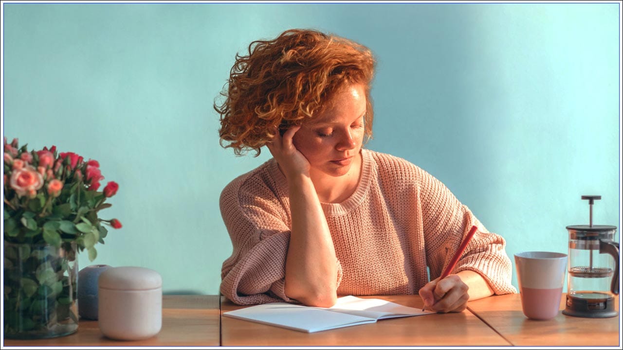 మీ మానసిక ఆరోగ్యానికి ప్రాధాన్యత ఇవ్వండి: జ్వరం, దగ్గు మొదలైన శారీరక సమస్యలకు మీరు డాక్టర్ వద్దకు వెళ్లినట్లే, మీ మానసిక ఆరోగ్యంపై కూడా శ్రద్ధ వహించండి. ఏదైనా పనిని ప్రారంభించే ముందు ఆ సమయంలో మీ మానసిక దృష్టి ఎంత బలంగా ఉందో అంచనా వేయండి. మీరు కలిగి ఉన్న బలాన్ని, ఏకాగ్రతను బలోపేతం చేయడానికి ప్రయత్నించండి. ఏదైనా చేసేటప్పుడు అడ్డంకులు సర్వసాధారణం. మూడ్ టీవీ, రేడియోను ఆన్, ఆఫ్ చేయడం అంత సులభం కాదు. కొందరి మానసిక స్థితి చాలా త్వరగా మెరుగుపడినప్పటికీ, ఏదైనా పని చేస్తున్నప్పుడు వారికి ఇబ్బంది కలగకుండా జాగ్రత్తపడండి. మీరు మనశ్శాంతితో మీ లక్ష్యాన్ని చేరుకోవచ్చు.