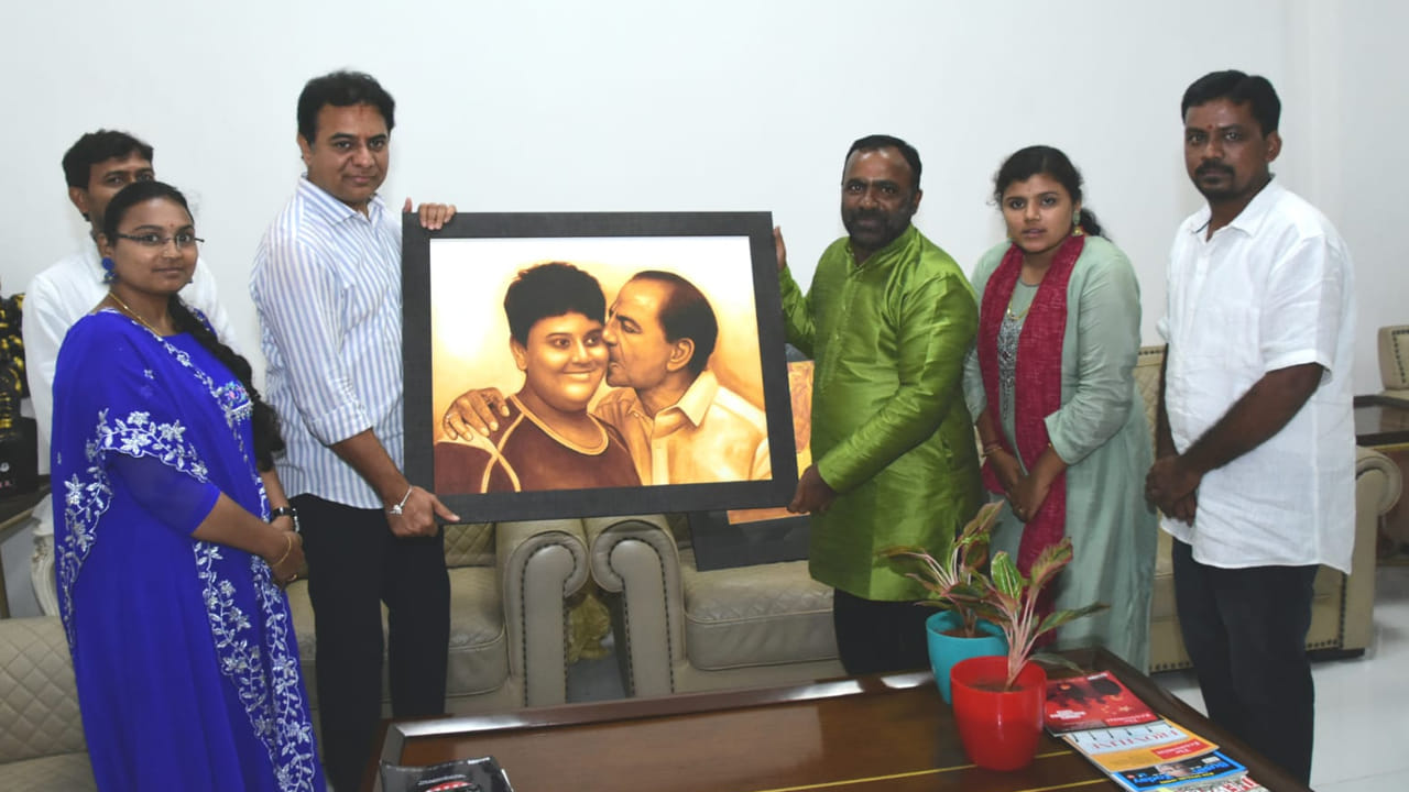 CM KCR: ఆశయం గొప్పది.. సీఎం కేసీఆర్పై అభిమానంతో కడప నుంచి హైదరాబాద్కు చిత్రకారుడి సైకిల్ యాత్ర..