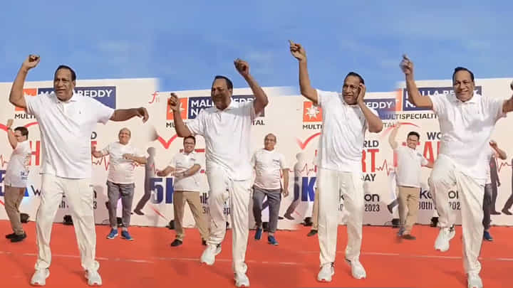 Watch Video: మల్లారెడ్డితో మామూలుగా ఉండదు మరి.. మాస్ స్టెప్పులతో దుమ్మురేపిన మంత్రి.. Watch Video: మల్లారెడ్డితో మామూలుగా ఉండదు మరి.. మాస్ స్టెప్పులతో దుమ్మురేపిన మంత్రి..