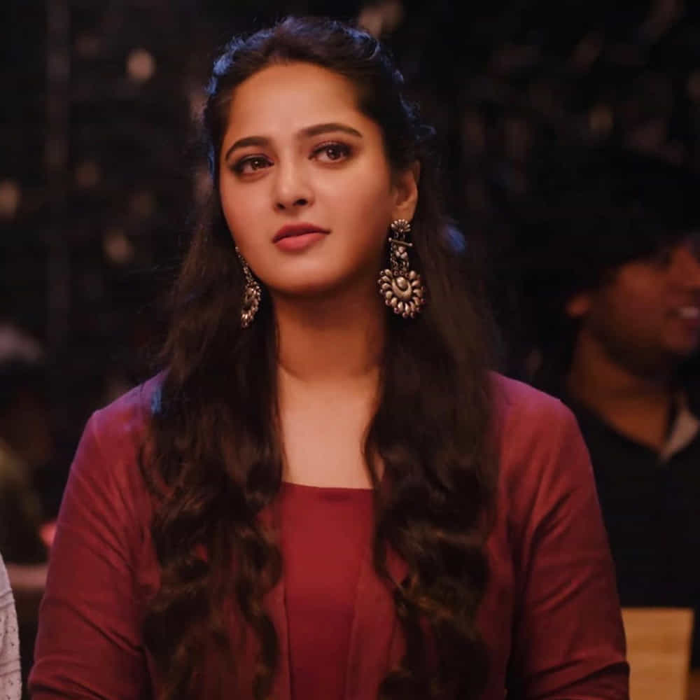 దీంతో స్వీటీ ఎక్కడ అని ఎంక్వైరీలు మొదలు పెట్టారు ఆడియన్స్. ఈ సినిమా షూటింగ్కు ముందు అనుష్క లుక్ విషయంలో రకరకాల వార్తలు వైరల్ అయ్యాయి. ఇప్పుడు ఆమె ప్రమోషన్కు హాజరు కాకపోవటం వెనుక రీజన్ కూడా అదేనా అన్న అనుమానాలు రెయిజ్ అవుతున్నాయి.
