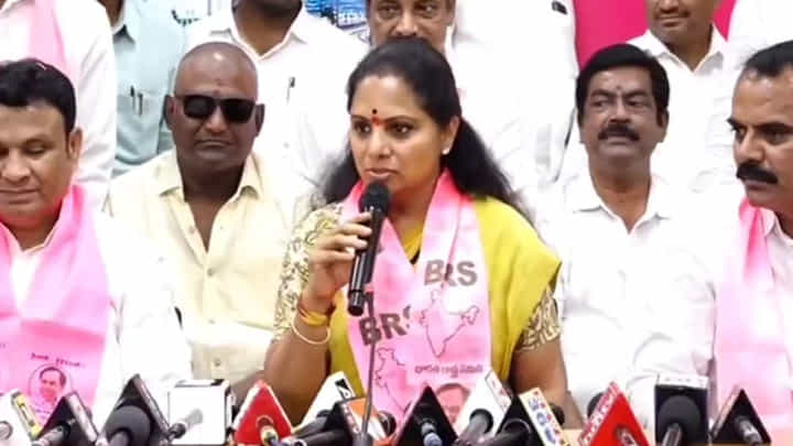 MLC Kavitha: మోదీ నోటీసు అందింది.. దానిని సీరియస్గా తీసుకోను: ఎమ్మెల్సీ కవిత MLC Kavitha: మోదీ నోటీసు అందింది.. దానిని సీరియస్గా తీసుకోను: ఎమ్మెల్సీ కవిత