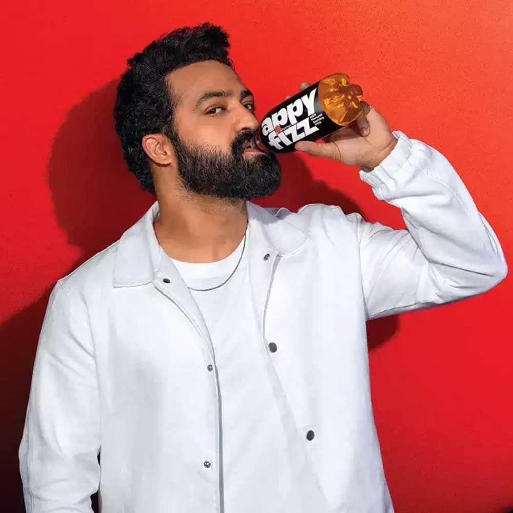 దేవరతో ఎంత బిజీగా ఉన్నా.. తన ఎండోర్స్‌మెంట్ విషయంలో మాత్రం నో కాంప్రమైజ్ అంటున్నారు జూనియర్ ఎన్టీఆర్. అందుకే ఇటు సినిమాలతో పాటు అటు యాడ్స్ రంగంలోనూ రప్ఫాడిస్తున్నారు.