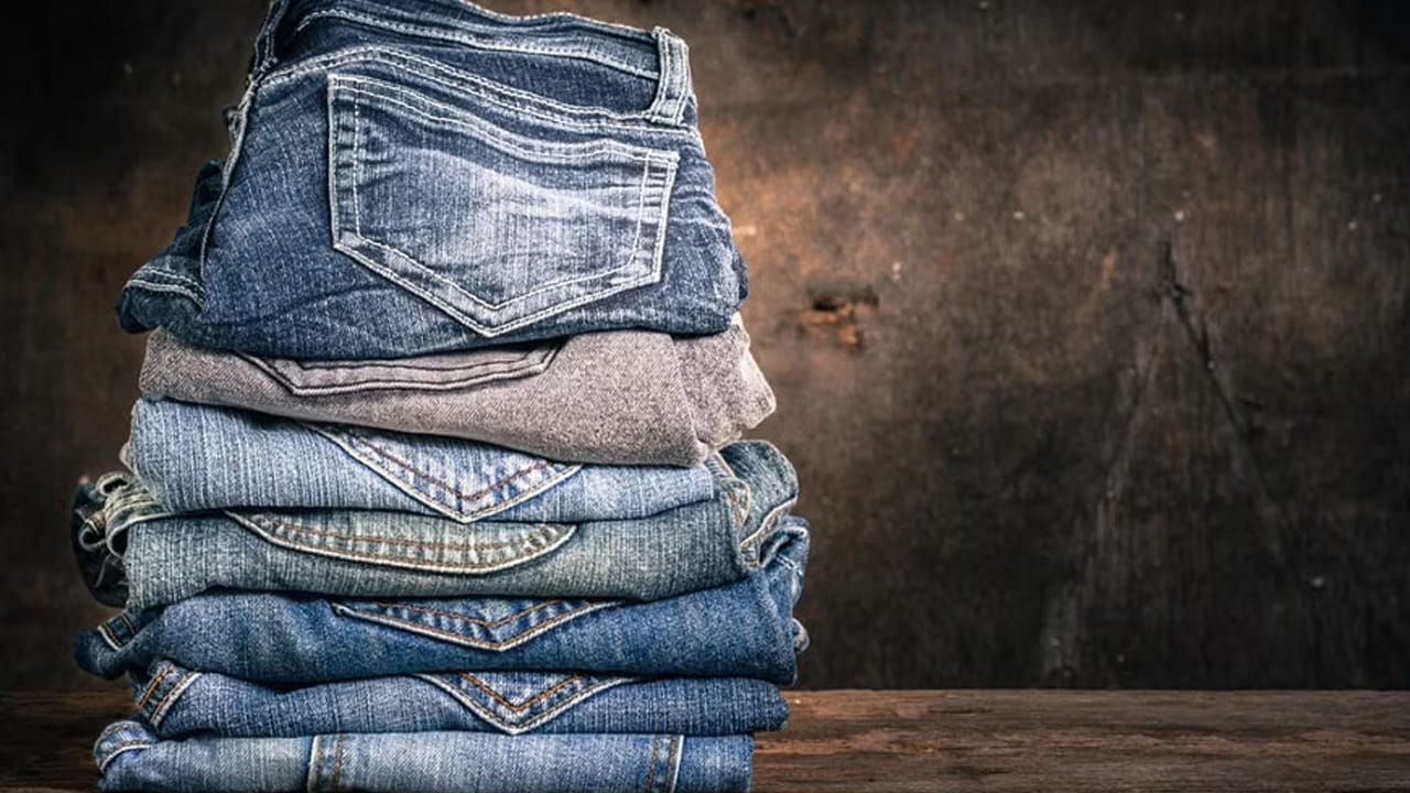 1857 తుఫానులో మునిగిపోయిన ఓడ శిథిలాలలో దీనిని కనుగొనడం జరిగింది. అయితే ఈ జీన్స్ ఇంతకంటే చాలా పాతదని నిపుణులు చెబుతున్నారు. 1857లో మునిగిపోయిన ఓడలో ఈ జీన్స్ దొరికినప్పటికీ దానికంటే కూడా 16 ఏళ్లు ముందుదే అని చెబుతున్నారు. 