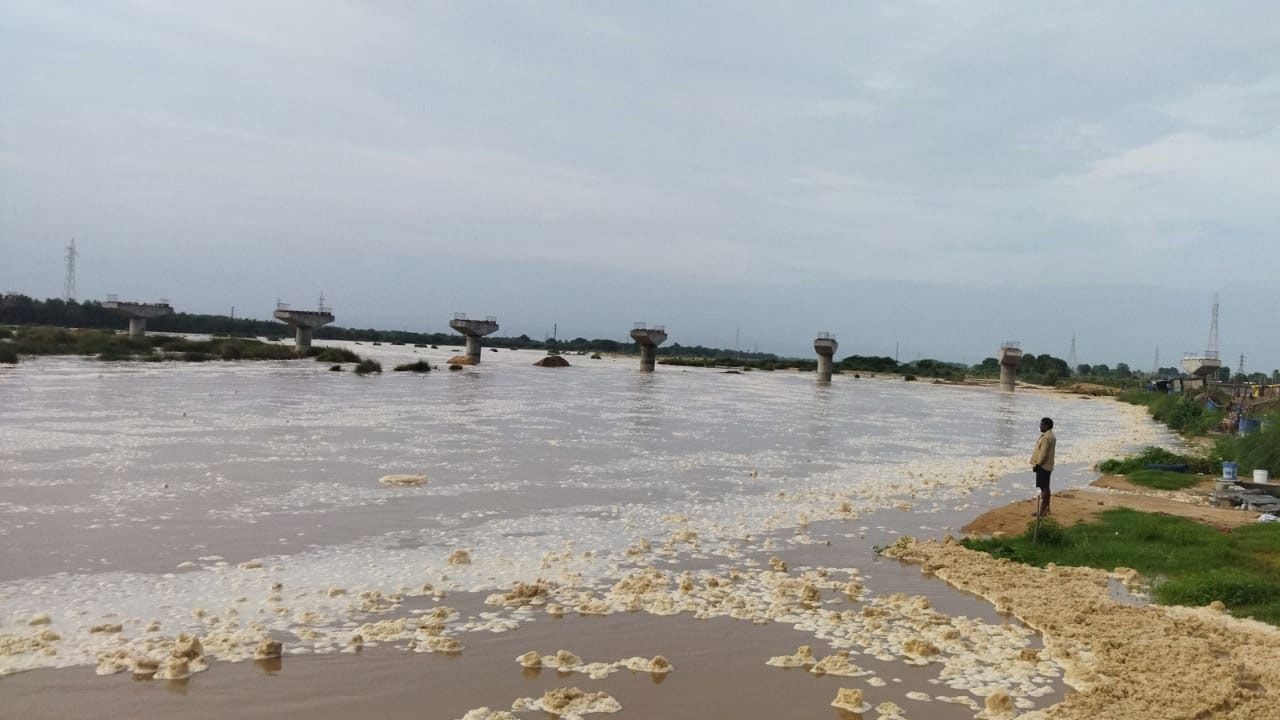 Papagni River: పొంగుతున్న పాపాగ్ని నది.. రేణిగుంట-తాడిపత్రి జాతీయరహదారిపై రాకపోకలు బంద్