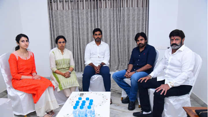 Pawan Kalyan - CBN: చంద్రబాబు కుటుంబ సభ్యులను పరామర్శించిన పవన్ కళ్యాణ్ Pawan Kalyan - CBN: చంద్రబాబు కుటుంబ సభ్యులను పరామర్శించిన పవన్ కళ్యాణ్