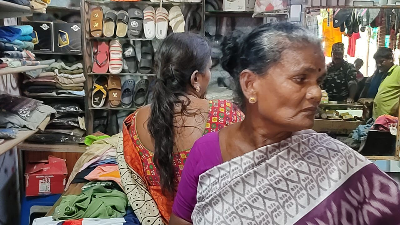 Mahbubabad: క్లాస్‌గా తయారై వచ్చి లూటీకి స్కెచ్.. సీసీ కెమెరాకు చిక్కి కటకటాల పాలైన కిలాడి లేడీలు