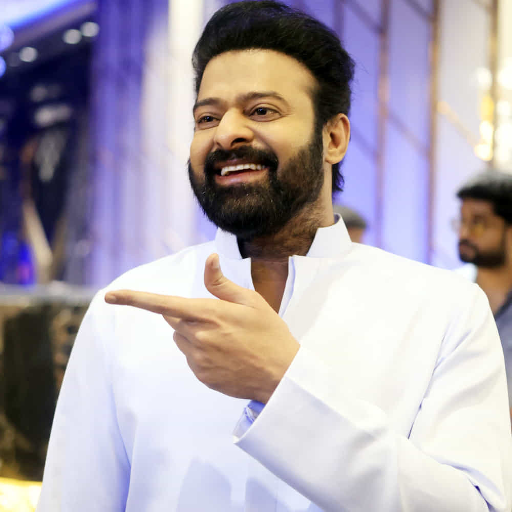 ఇన్ని సినిమాల అనౌన్స్ మెంట్ల మధ్య, ప్రభాస్ సలార్ ఎంట్రీ ఇవ్వడంతో... 2024 పండక్కి వచ్చేదెవరు? వెనక్కి తగ్గేదెవరన్న కన్ఫ్యూజన్ మాత్రం క్రియేటైంది ఫిల్మ్ నగర్లో.
