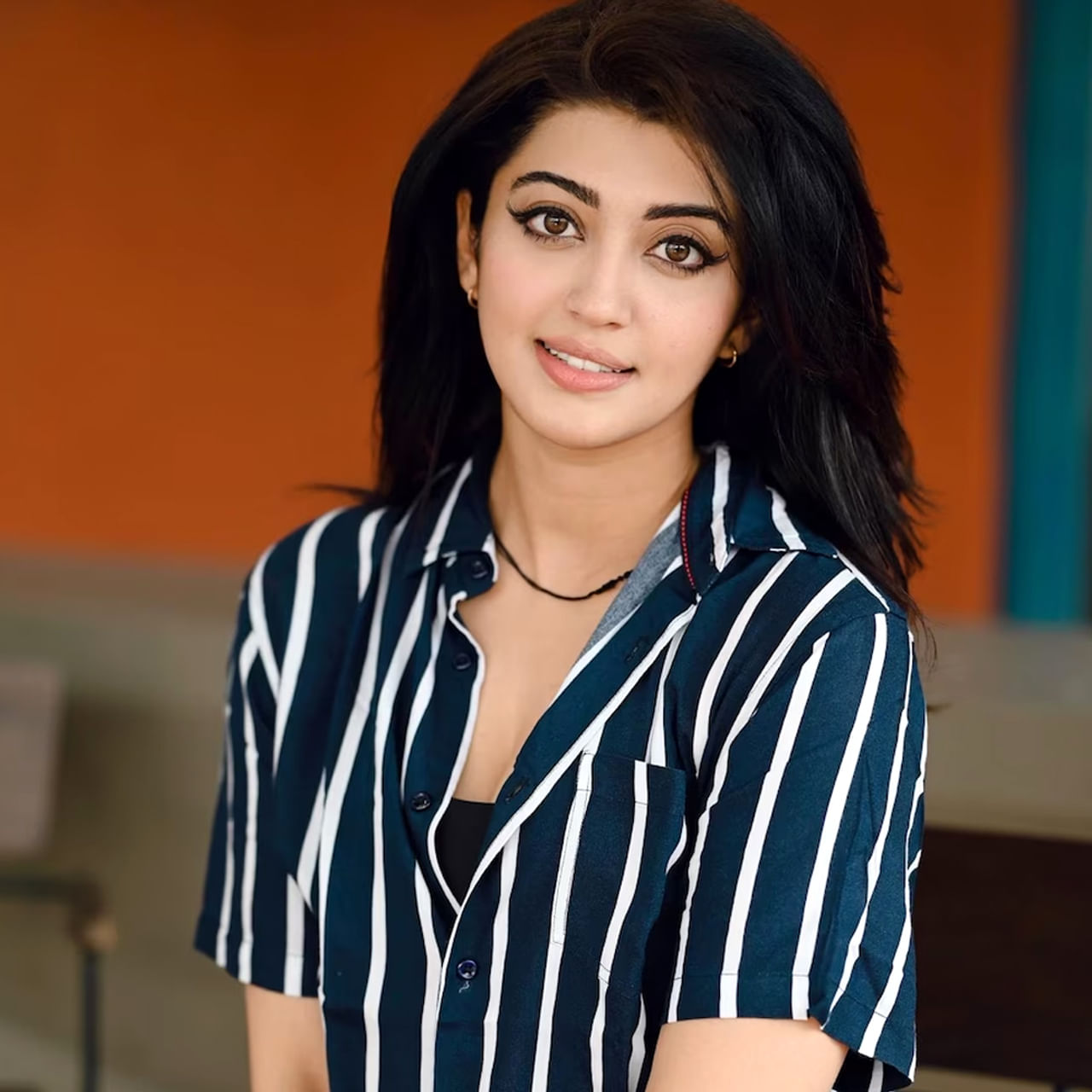 టాలీవుడ్ లో బాపుగారి బొమ్మ అంటే టక్కున గుర్తొచ్చే పేరు ప్రణీత సుభాష్. చూడ చక్కని రూపం. బొంగరం లాంటి కళ్ళతో ఆకట్టుకుంటుంది ఈ బ్యూటీ. తెలుగులో ఏం పిల్లో ఏం పిల్లాడో అనే సినిమాతో పరిచయం అయ్యింది ముద్దుగుమ్మ ప్రణీత.