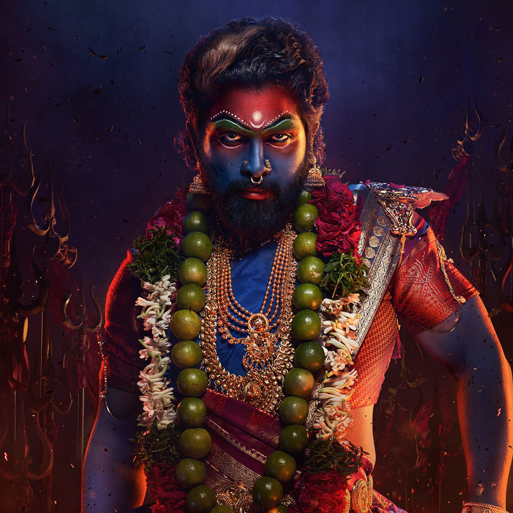 ఎర్రచందనం సామ్రాజాన్ని ఏలాలన్నది పుష్పరాజ్‌ డ్రీమ్‌. అందుకే తప్పు రైటు అన్న లెక్కలు చూడకుండా స్మగ్లింగ్ సామ్రాజ్యాన్నికి కింగ్‌ ఎదిగాడు. ఈ జర్నీలో తనకు అడ్డొచ్చిన చాలా మందిని అంతం చేసి చివరకు అనుకున్నది సాధించాడు. ఇప్పుడు కథకు కొనసాగింపుగా వస్తున్న పుష్ప 2 మీద కూడా అభిమానుల్లో భారీ అంచనాలు ఉన్నాయి.
