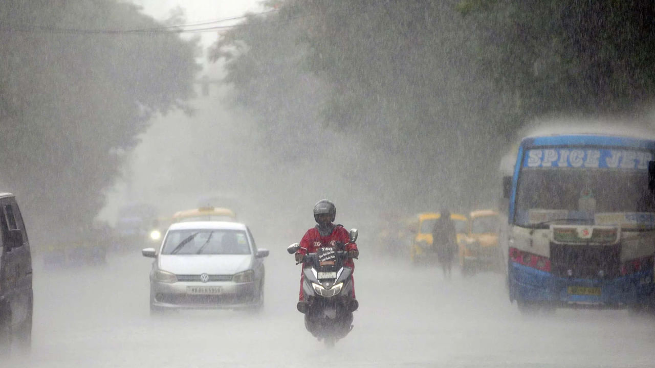 AP Rain Alert: ఏపీ ప్రజలకు చల్లని కబురు.. బంగాళాఖాతంలో అల్పపీడనం.. పలు జిల్లాల్లో మోస్తరు నుంచి భారీ వర్షాలు
