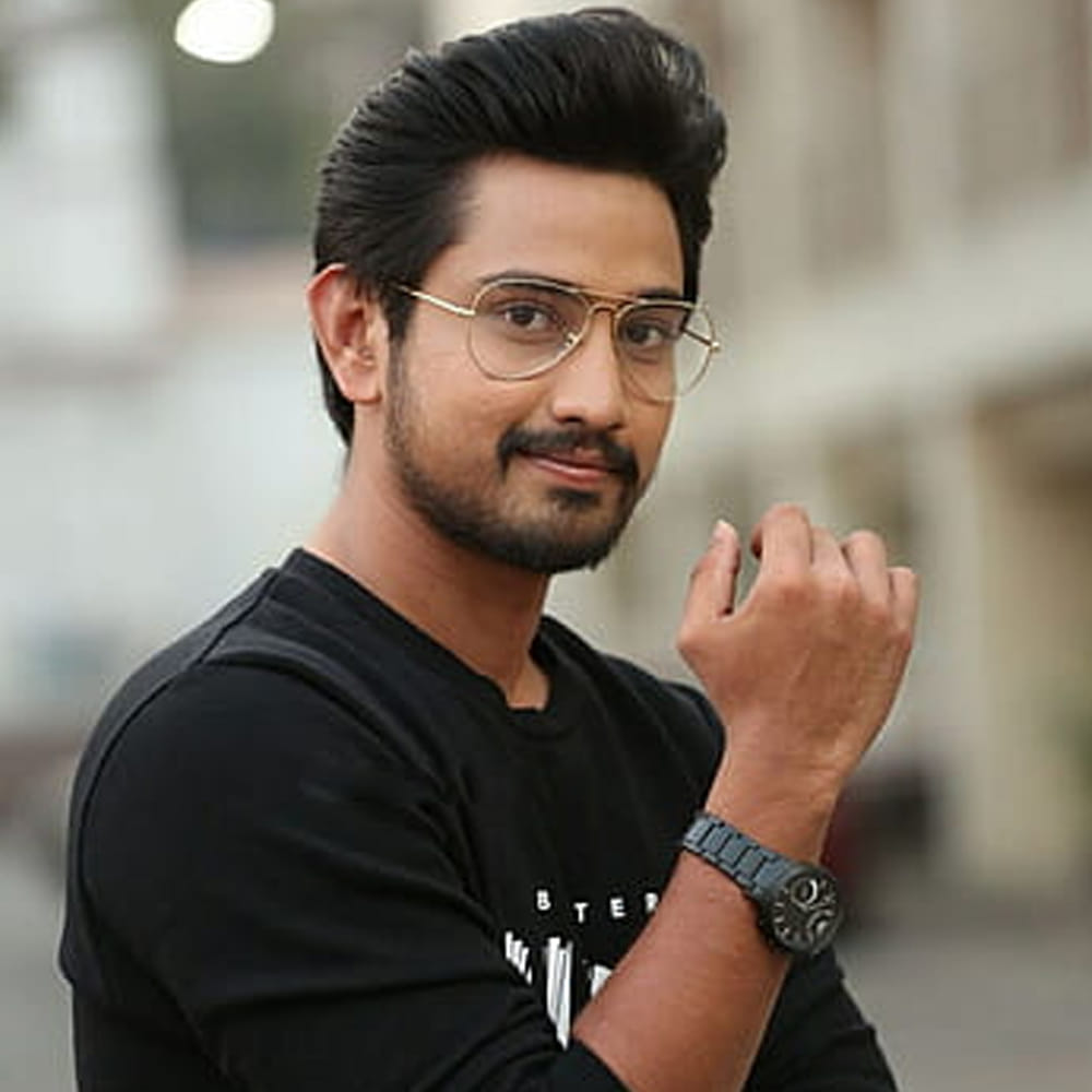 Raj Tarun: కొన్నేళ్లుగా వరస ఫ్లాపులతో ఇబ్బంది పడుతున్న రాజ్ తరుణ్ కమ్ బ్యాక్ కోసం చూస్తున్నారు. ఈయన ప్రస్తుతం చాలా సెలెక్టివ్‌గా సినిమాలు చేస్తున్నారు. అందులో భాగంగానే ఏఎస్ రవికుమార్ చౌదరి తెరకెక్కిస్తున్న సినిమా తిరగబడరా సామి. తాజాగా ఈ చిత్రంలోని చాలా బాగుందే లిరికల్ సాంగ్ విడుదలైంది. సినిమా త్వరలోనే రానుంది.