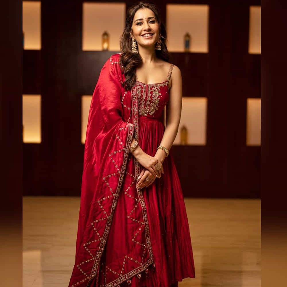 ఒకప్పుడు వరుస సినిమాలతో అలరించిన ఈబ్యూటీకి కొంతకాలంగా అవకాశాలు కరువయ్యాయి. ఎప్పుడో ఒకటి రెండు సినిమాలతో మెప్పించినప్పటికీ సరైన హిట్ మాత్రం రాశీ ఖాతాలో పడడం లేదు. 