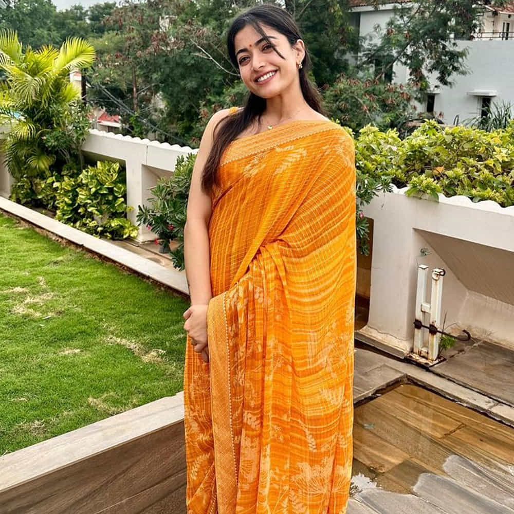 ప్రస్తుతం పుష్ప 2, యానిమల్ చిత్రాలతో ఫుల్ బిజీగా ఉంది రష్మిక. ఈ బ్యూటీ ఒక్కో సినిమాకు 2 నుంచి 3 కోట్లు తీసుకుంటున్నట్లు సమాచారం. 'పుష్ప' సినిమాకు కాస్త ఎక్కువ రెమ్యునరేషన్ అందుకుంటుందట.