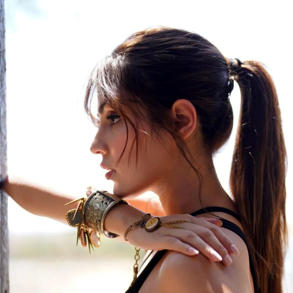 ఓ రియాల్టీ షోలో జడ్జిగా వ్యవహరిస్తున్న రియా చక్రవర్తి కొన్ని సినిమాలకు కూడా సైన్ చేసింది. తాజ్ రియా చక్రవర్తి సోషల్ మీడియాలో షేర్ చేసిన ఫోటోలు వైరల్ గా మారాయి. అందమైన ఫోటోలను తన సోషల్ మీడియా అకౌంట్ లో  అప్‌లోడ్ చేస్తుంది రియా. 