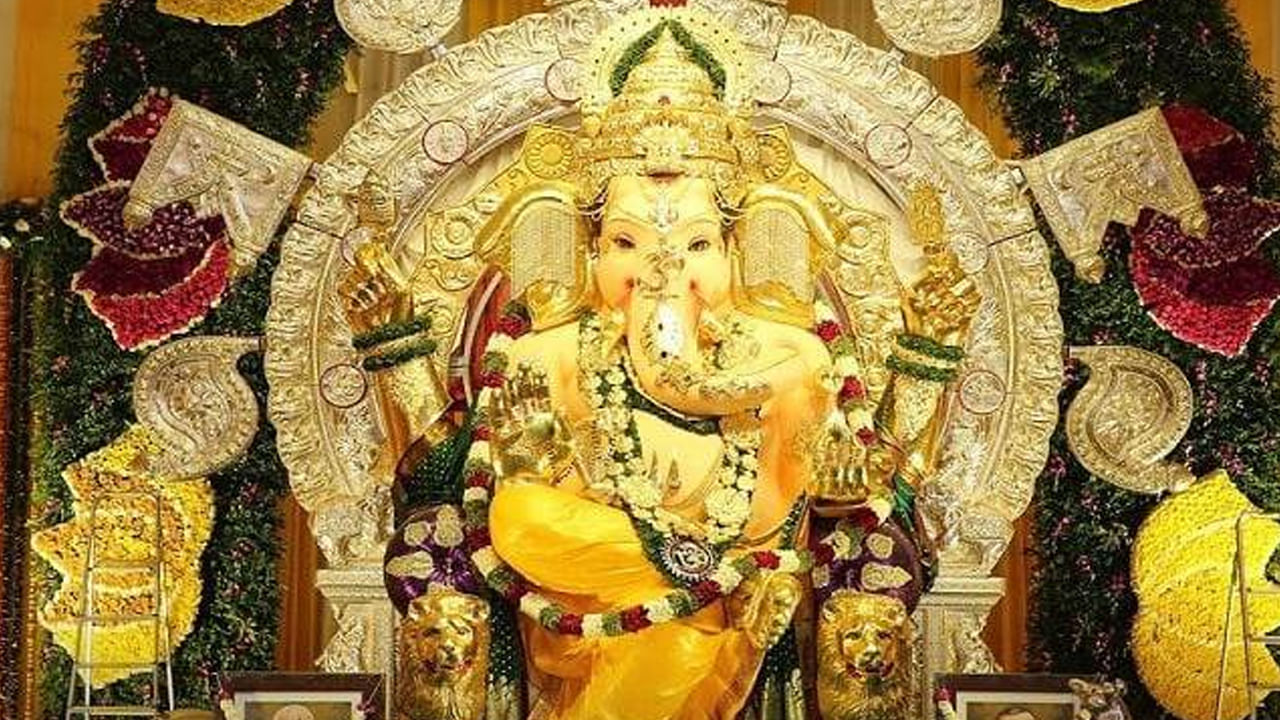 Richest Ganesha: దేశంలోనే రిచెస్ట్ గణేష.. 66కిలోల గోల్డ్, 295 కిలోల వెండి నగల అలంకారం.. భీమా ఎన్ని కోట్లకు చేయించారో తెలుసా..