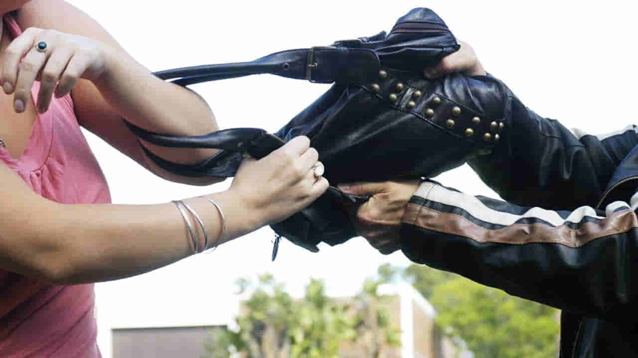 Ganesh Immersion: బాబోయ్.. ఒక్క రోజే 67 చోరీ కేసులు.. ట్యాంక్బండ్ అడ్డాగా రెచ్చిపోయిన కేటుగాళ్లు..