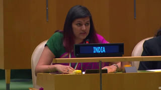 PM Modi: వారణాసి చేరుకున్న ప్రధాని మోడీ.. అంతర్జాతీయ క్రికెట్ స్టేడియం శంకుస్థాపన.. పలువురు క్రికెటర్లు హాజరు