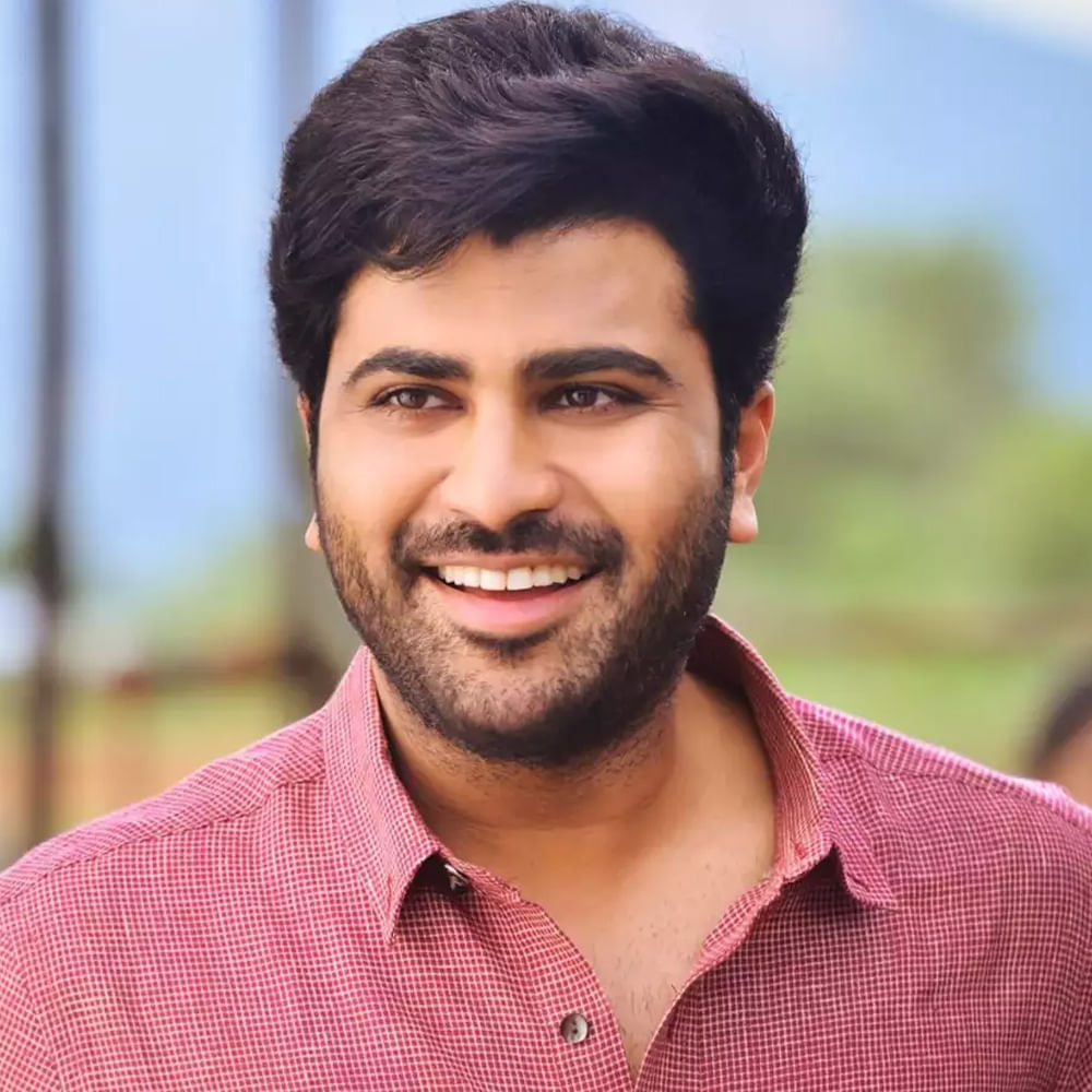 Sharwanand: ఒకే ఒక జీవితం సక్సెస్ తరువాత బ్రేక్ తీసుకున్న శర్వానంద్‌, నెక్ట్స్ సినిమాను రిలీజ్‌కు రెడీ చేస్తున్నారు. శ్రీరామ్ ఆదిత్య దర్శకత్వంలో తెరకెక్కుతున్న సినిమాకు సంబంధించి తన పార్ట్ షూటింగ్ పూర్తి  చేశారు. ఈ సినిమాలో శర్వాకు జోడిగా క్రితి శెట్టి నటిస్తున్నారు. ఈ మూవీతో పాటు మరో రెండు సినిమాల్లో నటిస్తున్నారు శర్వానంద్‌.
