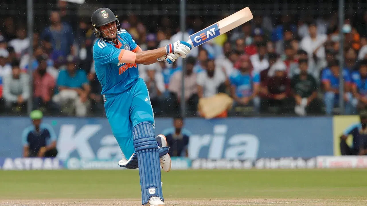 ఈ ఏడాది అత్యధిక అంతర్జాతీయ సెంచరీ చేసిన బ్యాట్స్‌మెన్‌ల జాబితాలో కూడా శుభ్‌మన్ గిల్ అగ్రస్థానంలో ఉన్నాడు. గిల్ ఇప్పటివరకు మొత్తం 7 సెంచరీలు చేశాడు.