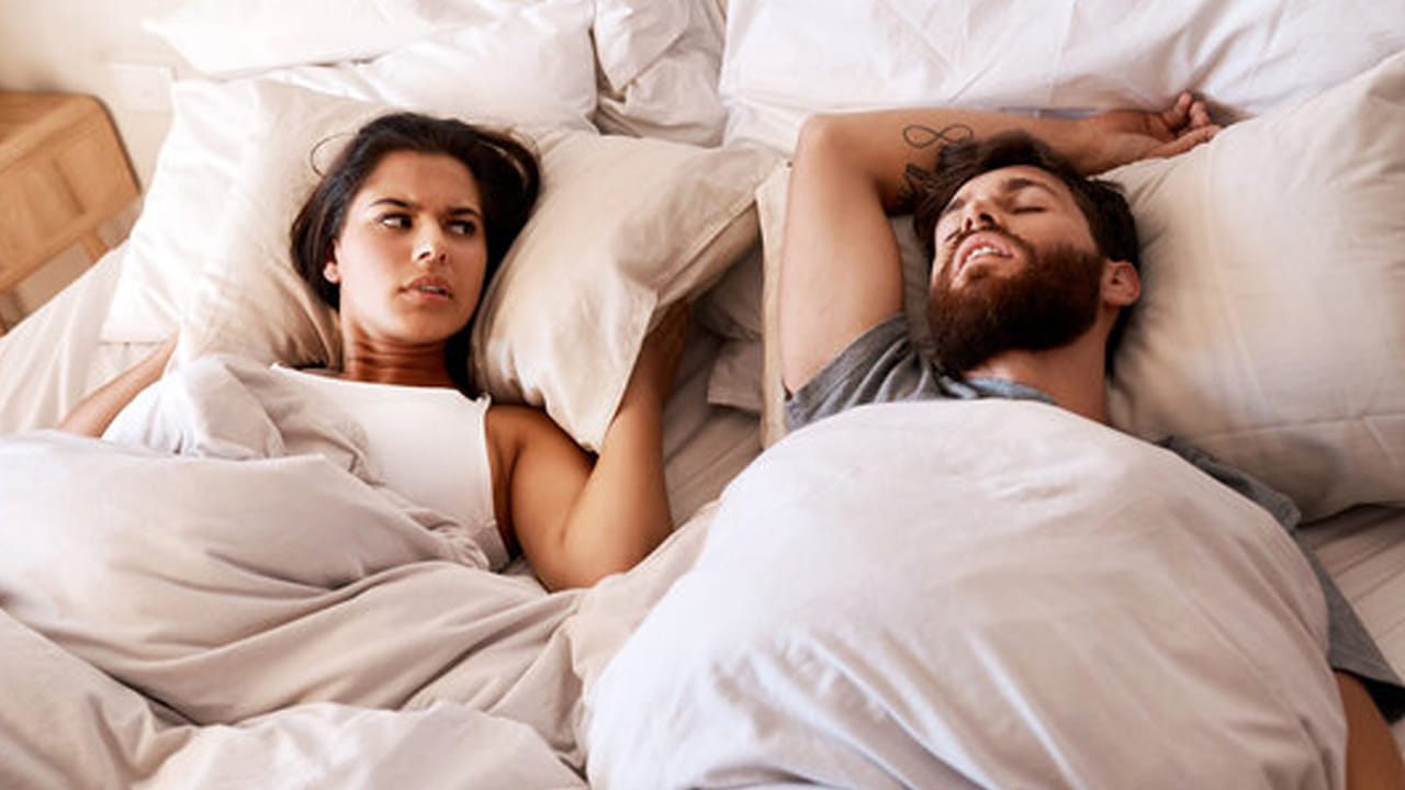 ఆరోగ్యకరమైన ఆహారం తీసుకోవడం వల్ల, కెఫిన్ తీసుకోవడం తగ్గించడం వల్ల ఈ నిద్రలేమి సమస్యల నుంచి బయటపడొచ్చని ఆరోగ్య నిపుణులు చెబుతున్నారు. ఇక ఈ పరిశోధనలో తేలిన కీలక అంశం ఏంటంటే.. ఎక్కువ మంది పురుషులే సరిగ్గా నిద్రపోవడం లేదట. 