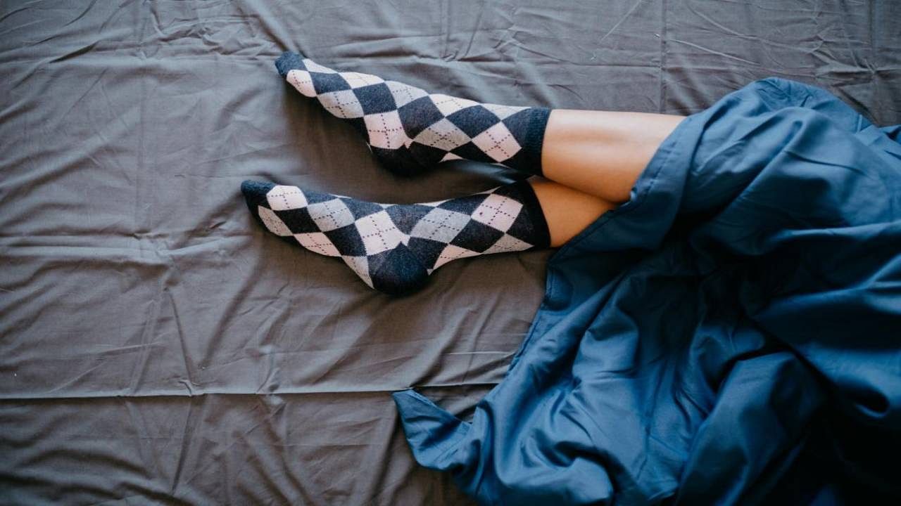 Wearing socks at Night: రాత్రి పడుకునే ముందు కాళ్లకు సాక్సులు వేసుకుని నిద్రిస్తే.. బోలెడన్ని బెనిఫిట్స్!