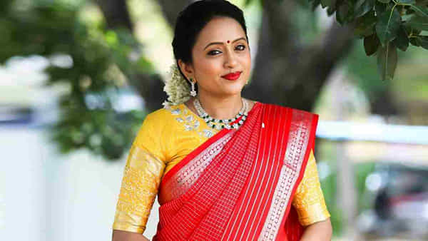 Anchor Suma: 82 ఏళ్ల వయసులో జిమ్లో వర్కౌట్స్.. తల్లి వీడియో షేర్ చేసిన యాంకర్ సుమ..
