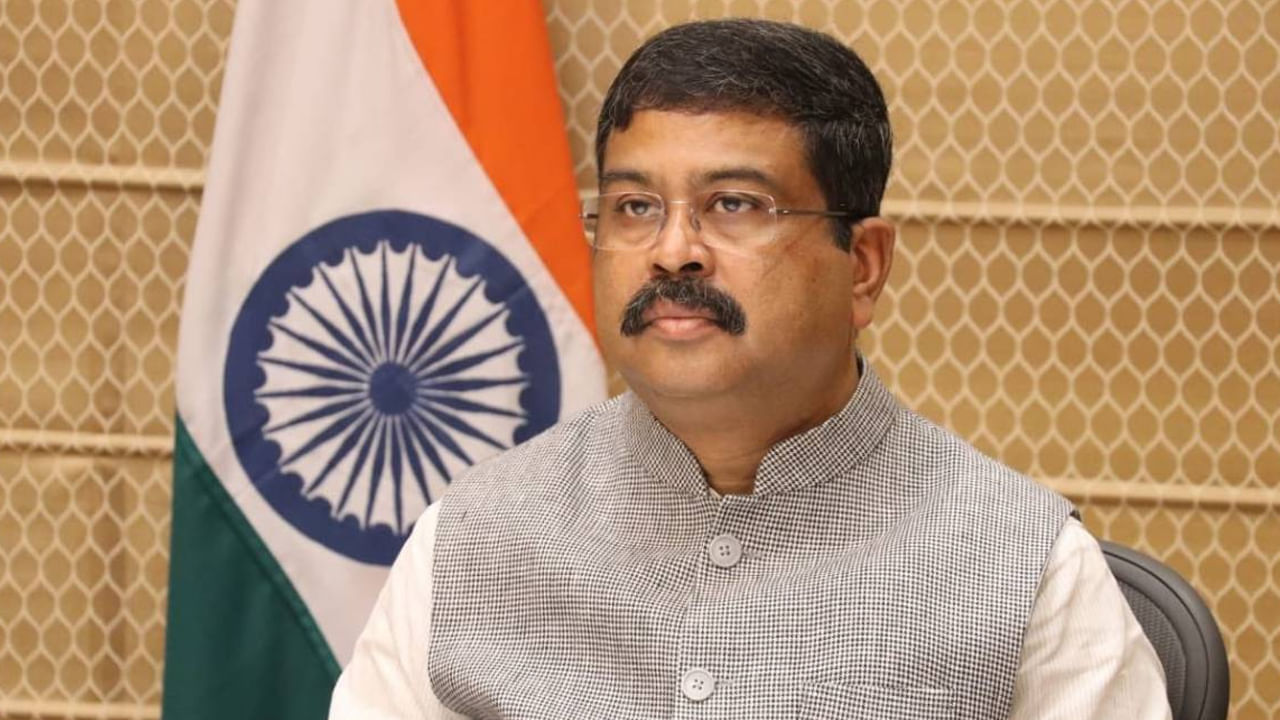 Dharmendra Pradhan: సనాతన ధర్మంపై మరో డీఎంకే నేత వివాదస్పద వ్యాఖ్యలు.. కౌంటర్ ఇచ్చిన కేంద్ర మంత్రి