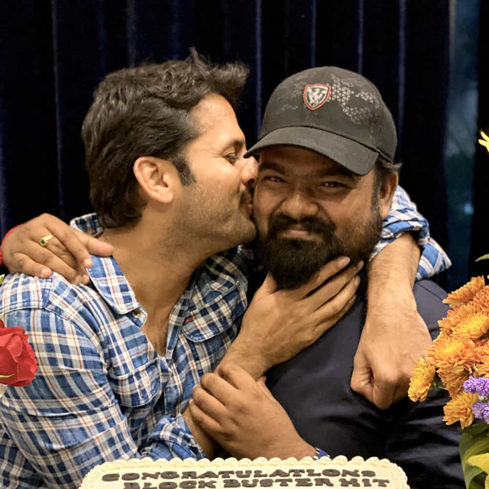 కానీ ఈ సినిమా నుంచి రీసెంట్గా రష్మిక తప్పుకోవడంతో.. మరో హీరోయిన్ను ఫిక్స్ చేసే పనిలో ఉన్నారు. దాంతో పాటే ఈ మూవీ ప్రీ ప్రొడక్షన్ పనులతో బిజీగా ఉన్నారు.