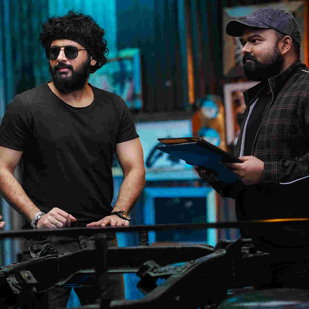 ఇవాళ అంటే సెప్టెంబర్ 8న బర్త్ డే జరుపుకుంటున్న ఈ స్టార్ హీరో.. ఓ ఫ్యాన్ ట్వీట్ పై అసహనం వ్యక్తం చేశారు.తను నితిన్ తో చేయబోయే నెక్ట్స్ సినిమా అప్డేట్ అడిగిన ఆ ఫ్యాన్ను.. వెంకీ కుడుముల కాస్త కూల్ గానే మందలించారు.