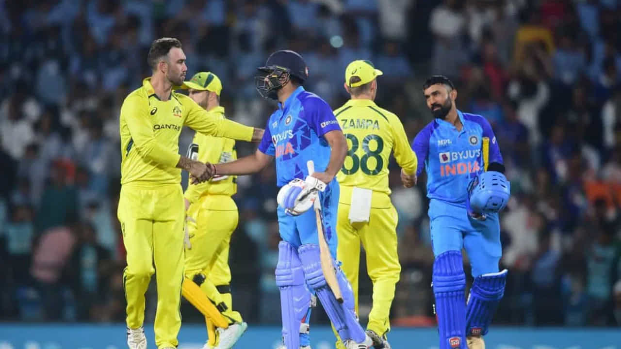ఆసియా కప్ కోసం బ్యాకప్ ప్లేయర్‌గా శ్రీలంక వెళ్లిన సంజూ శాంసన్‌కు వన్డే ప్రపంచకప్ జట్టులో చోటు దక్కలేదు. వీరితో పాటు కొత్తగా వచ్చిన తిలక్ వర్మ, పేసర్ ప్రసీద్ధ్ కృష్ణలకు కూడా ప్రపంచకప్ జట్టు నుంచి గేట్ పాస్ లభించినట్లు సమాచారం.
