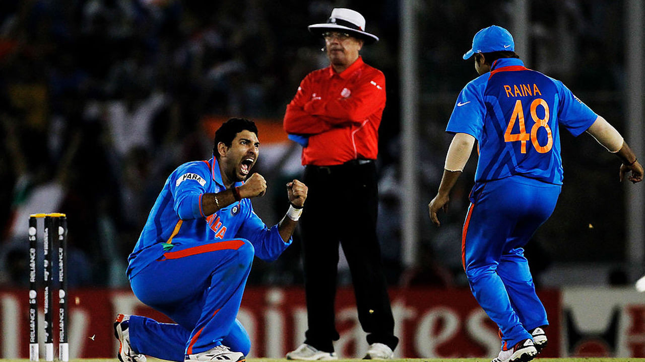 యువరాజ్ సింగ్: ఏదైనా వరల్డ్ కప్ ఎడిషన్‌లో 350+ పరుగులు, 15 వికెట్లు తీసిన ఒకే ఒక్క ఆటగాడు యువరాజ్ సింగ్. 2011 వన్డే వరల్డ్ కప్‌లో ‘ప్లేయర్ ఆఫ్ ది టోర్నమెంట్’ విన్నర్ యువరాజ్ 362 పరుగులు, 15 వికెట్లు తీశాడు.