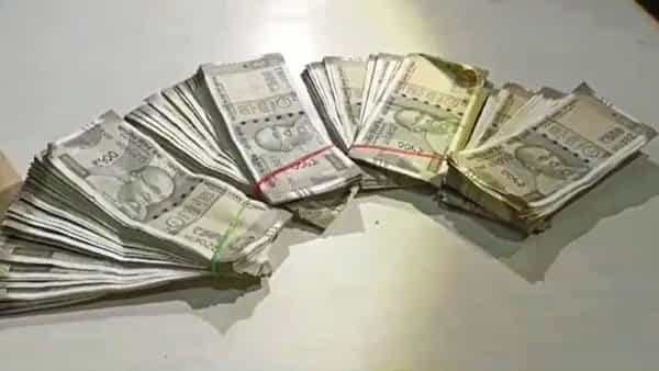 Andhra Pradesh: తహసీల్దార్ కార్యాలయం ACB అధికారులు దాడి.. ఆమ్యామ్యా తీసుకుంటూ రెడ్హ్యాండెడ్గా పట్టుబడ్డ వైనం