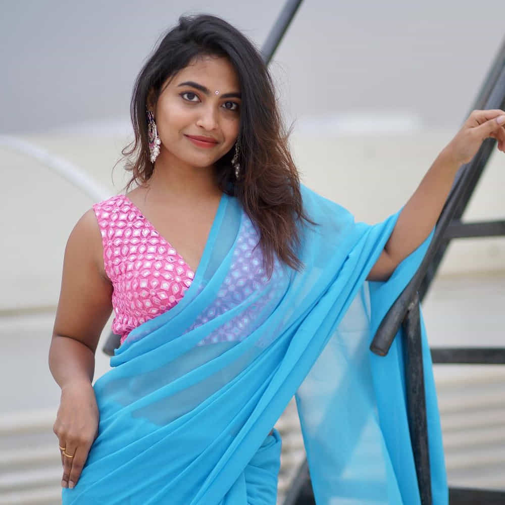 తాజాగా యూ ట్యూబ్లో షార్ట్ ఫిల్మ్స్తో గుర్తింపు తెచ్చుకున్న తెలుగమ్మాయి అలేఖ్య హారిక హీరోయిన్గా పరిచయం అవుతున్నారు. బేబీ ఫేమ్ సాయి రాజేష్ ఈ సినిమాకు కథ, మాటలు అందిస్తున్నారు. సంతోష్ శోభన్ హీరోగా నటిస్తున్నారు. వీళ్లు కాకుండా డింపుల్ హయాతీ, ఈషా రెబ్బా లాంటి వాళ్లు కూడా అప్పుడప్పుడూ స్క్రీన్పై మెరుస్తున్నారు.