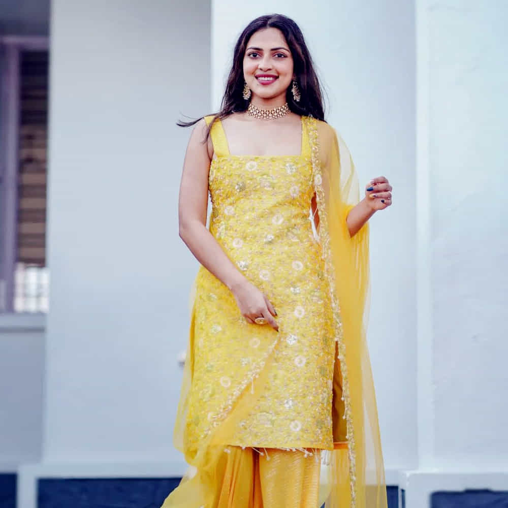 త్వరలోనే పెళ్లికూతురుగా పెళ్లి పీటల మీదకు వెళ్లడానికి సిద్ధమవుతున్నారు. ఆమె చిరకాల స్నేహితుడు జగత్ దేశాయ్కి యస్ చెప్పారు అమలాపాల్. ఈ విషయాన్ని ఆమె ఇన్స్టా ద్వారా జనాలతో పంచుకున్నారు.