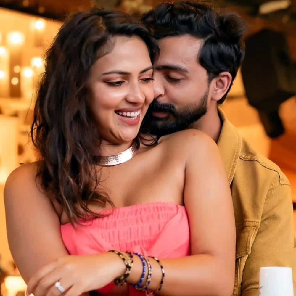 స్టైలిష్ వేలో ఈ వేడుక జరిగింది. మై జిప్సీ క్వీన్ సెడ్ యస్ అంటూ అమలాపాల్ని వివాహం చేసుకోబోతున్న విషయాన్ని ఓపెన్గా ప్రకటించేశారు ఆమె చిరకాల మిత్రుడు జగత్ దేశాయ్.