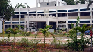 Andhra Pradesh: చేతిలో గోల్డ్ బ్యాగ్.. గన్నుతో వచ్చిన ఇద్దరు యువకులు.. ఇంతలో ఏం జరిగిందంటే..?