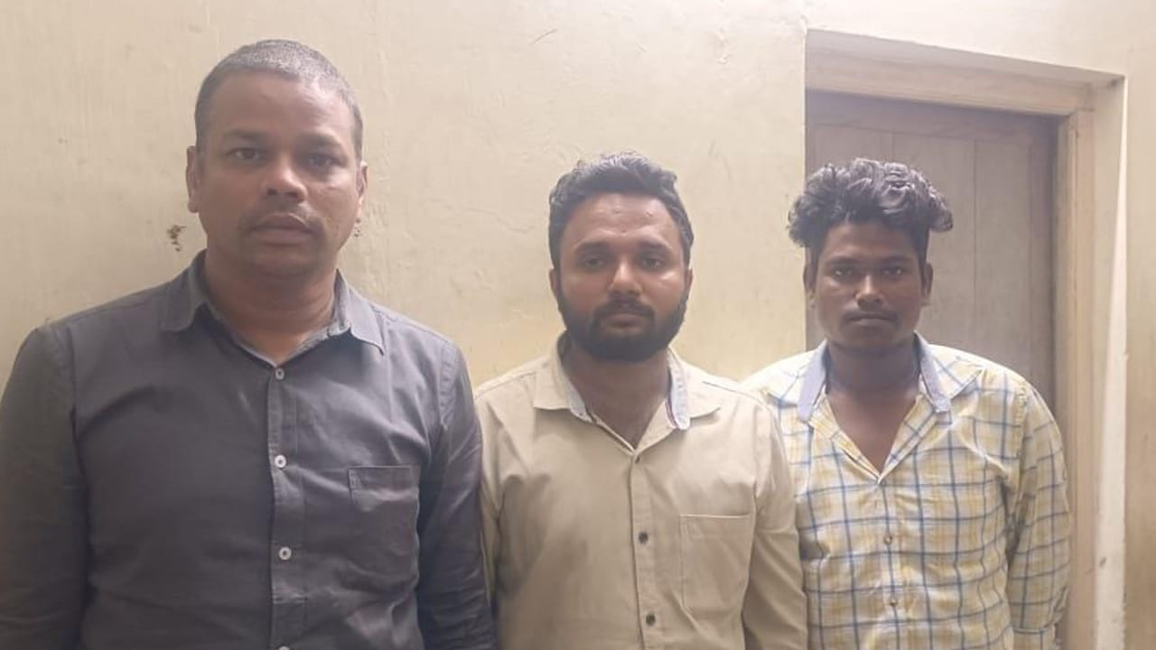 AP News: భర్త కనిపించట్లేదంటూ డయల్ 100కి మహిళ ఫిర్యాదు.. తీరా ఎంక్వైరీ చేయగా.!