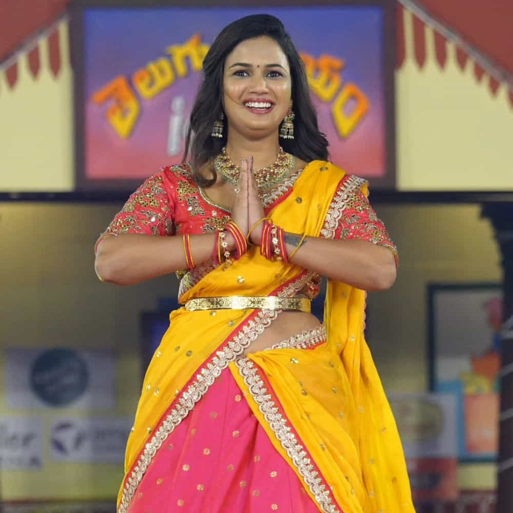కానీ సోషల్ మీడియాలో చాలా యాక్టివ్ గా ఉంటుంది అరియానా . సోషల్ మీడియాలో హాట్ హాట్ ఫోటోలు పోస్ట్ చేస్తూ అభిమానులను ఆకట్టుకుంటుంది.