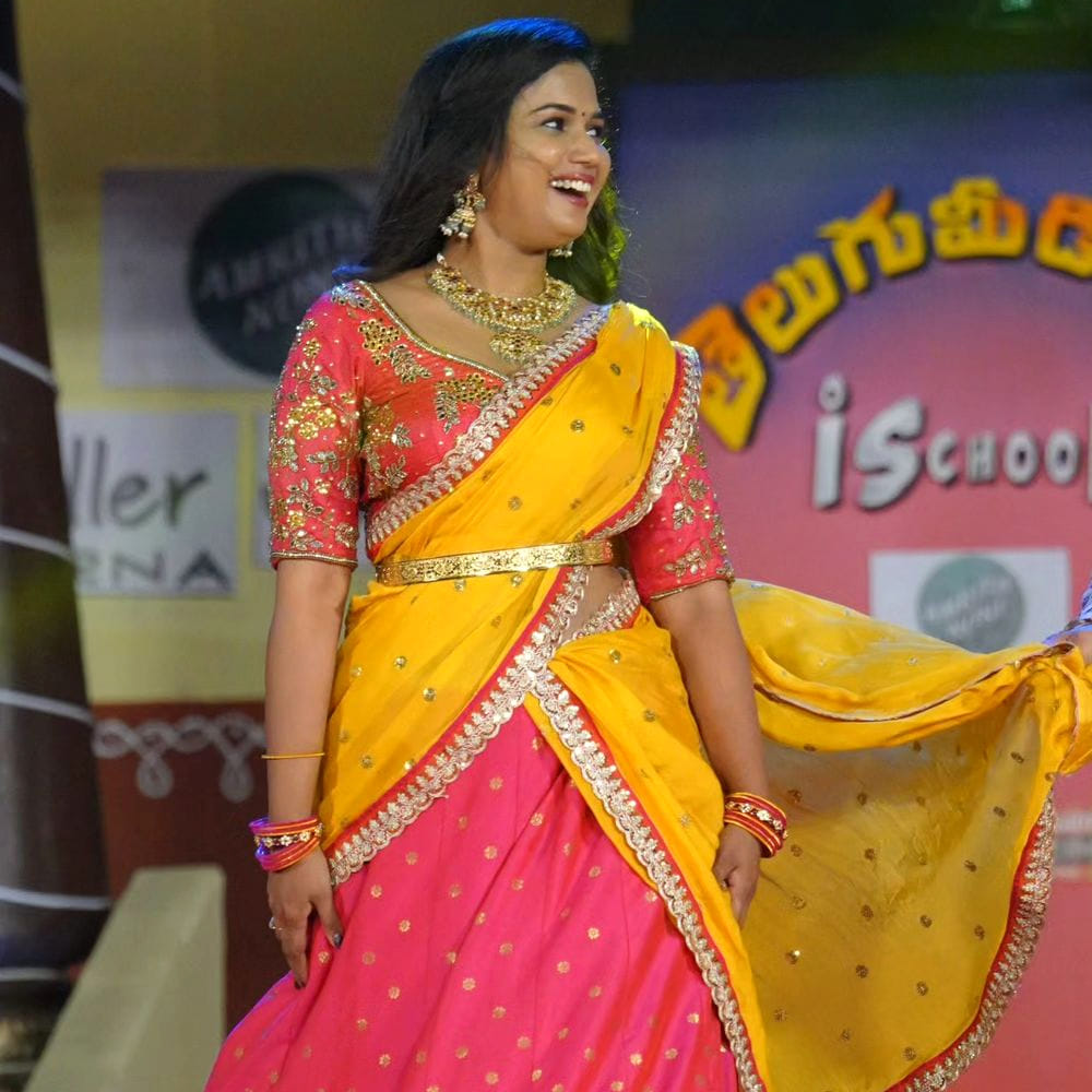 బిగ్ బాస్ హౌస్ లోకి బోల్డ్ బ్యూటీగా ఎంట్రీ ఇచ్చింది ఈ భామ. హౌస్ లో గేమ్ తో పాటు గ్లామర్ తోనూ ఆకట్టుకుంది ఈ ముద్దుగుమ్మ. 